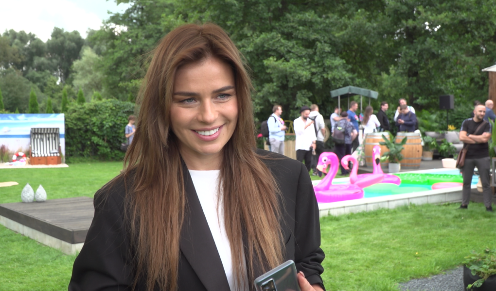 Natasza UrbaÅ„ska: KrÄ™cenie teledysku smartfonem to szalony pomysÅ‚, ale niezwykle kreatywny. Znowu prÃ³bujÄ™ robiÄ‡ coÅ› piÄ™terko wyÅ¼ej